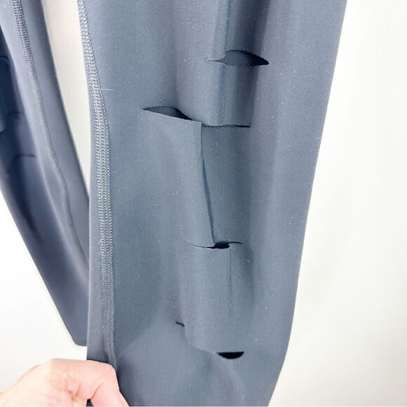 ALO YOGA 7/8 High Waisted Ripped Warrior Legging Black Small - Picture 10 of 13